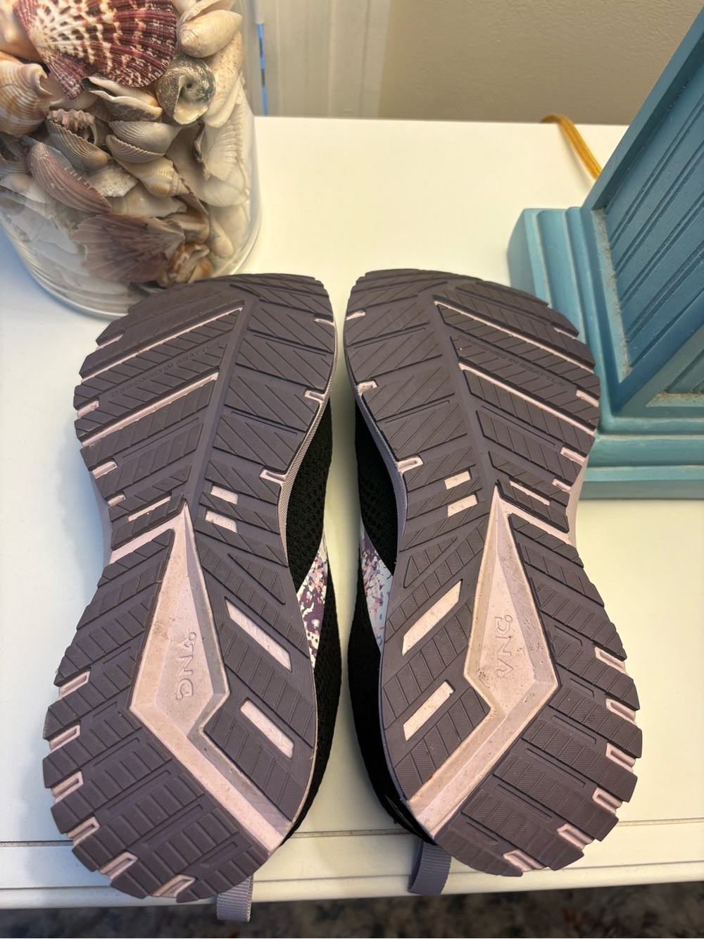 Brooks Women's Revel 5 size 8.5M - Picture 2 of 4